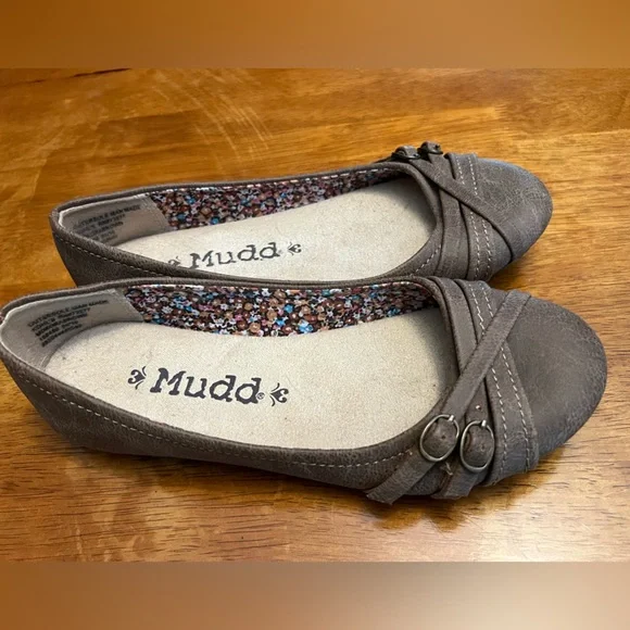 Mudd Shoes Euc Mudd Brown Flats Size 6 Worn Only A Few Times